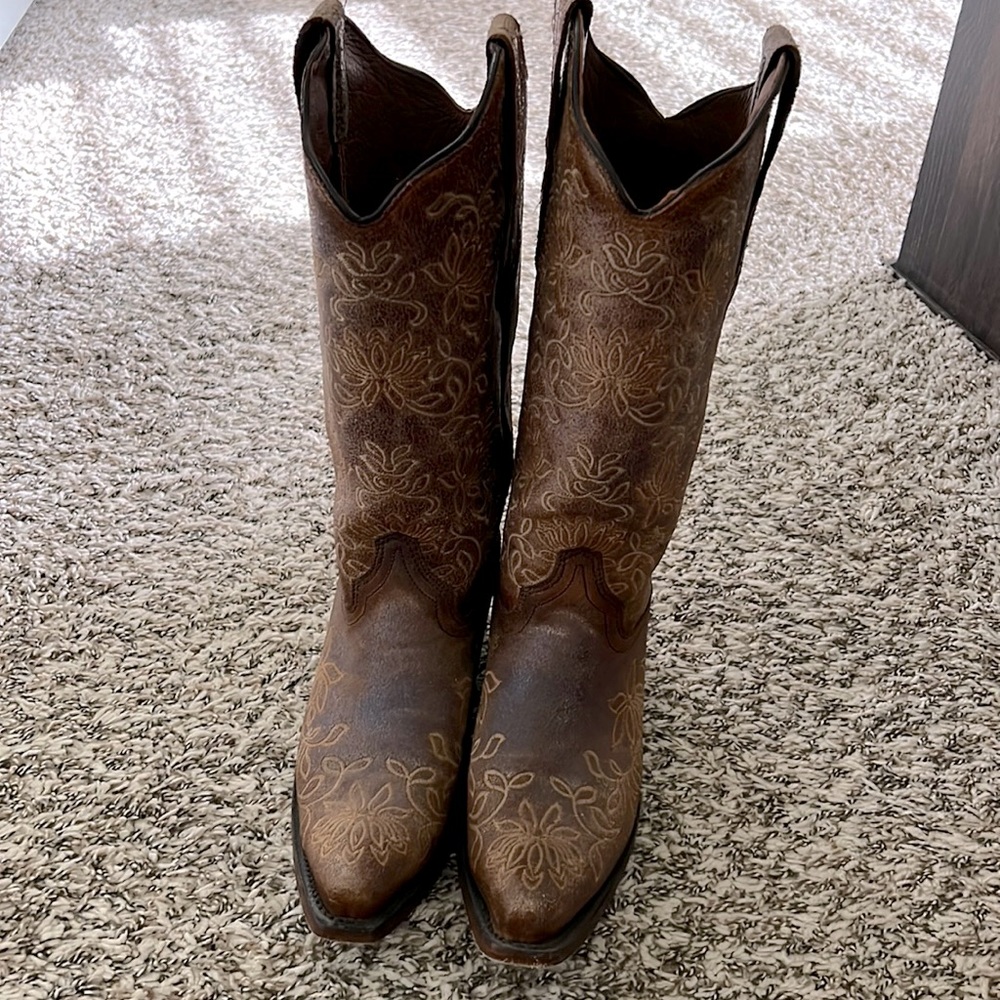 Women’s Cowboy Boots Size 8